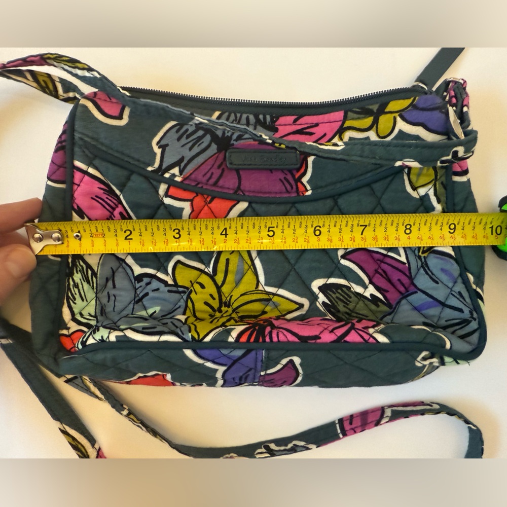Vera Bradley Floral Quilted Crossbody/Hipster Zip Bag with shoulder strap - Picture 7 of 9
